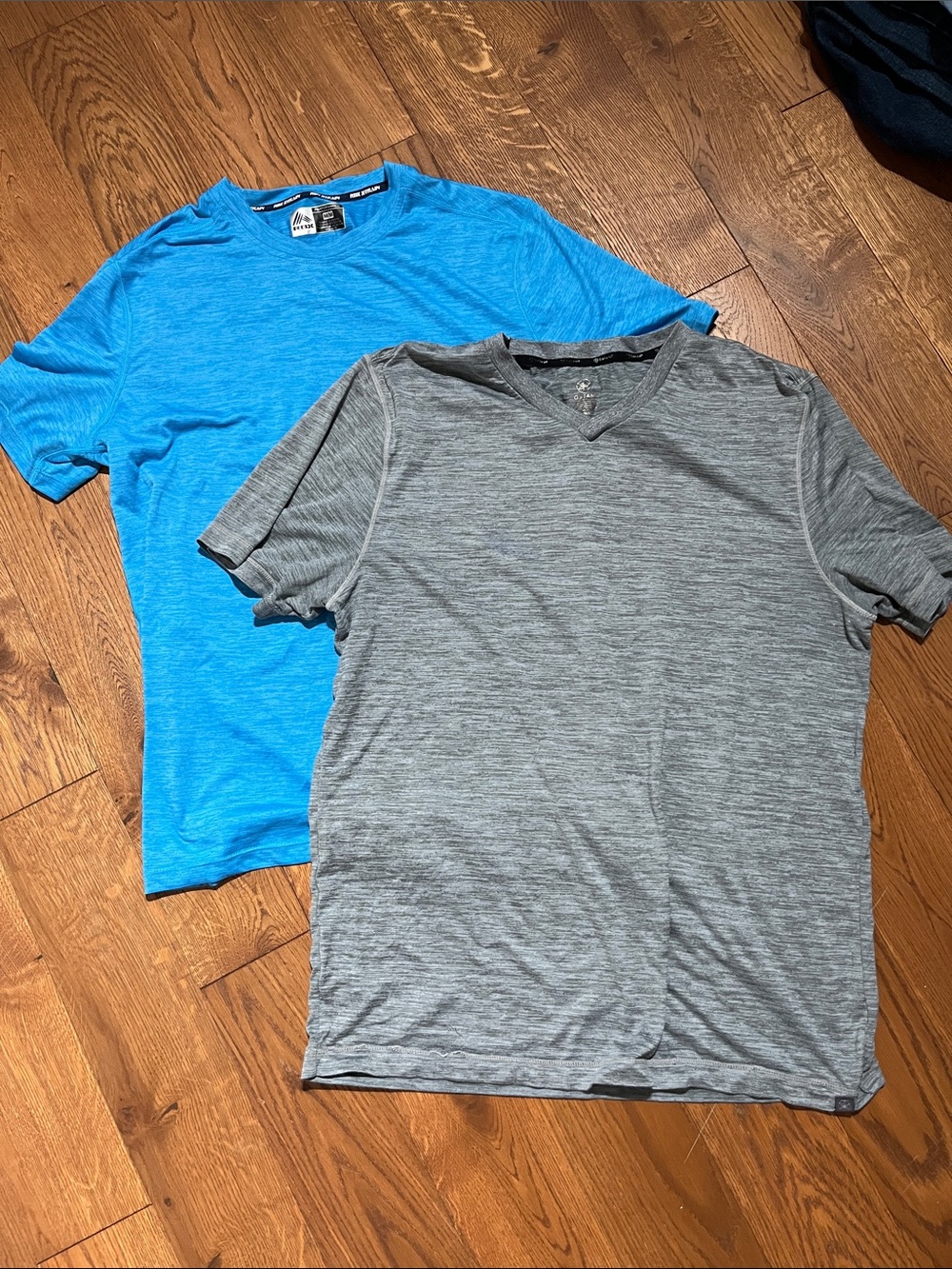 GAIAM Men's Short Sleeve Tees in Bright Blue and Heather Gray